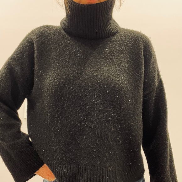 Zara blk turtleneck sweater - Picture 2 of 2